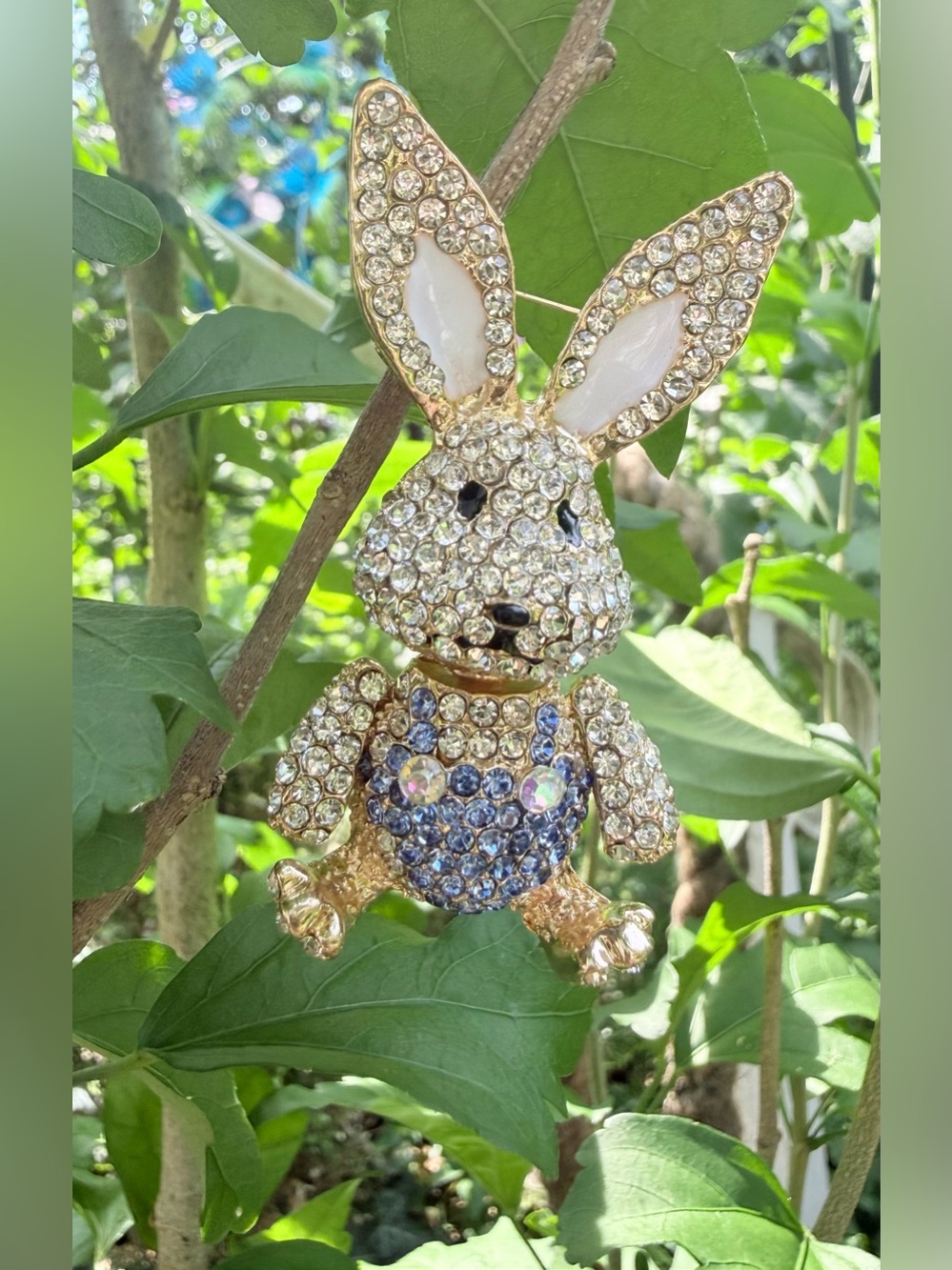 🐰 He Moves! Gold-Tone Rhinestone Movable Head and Arms Bunny Brooch Pin